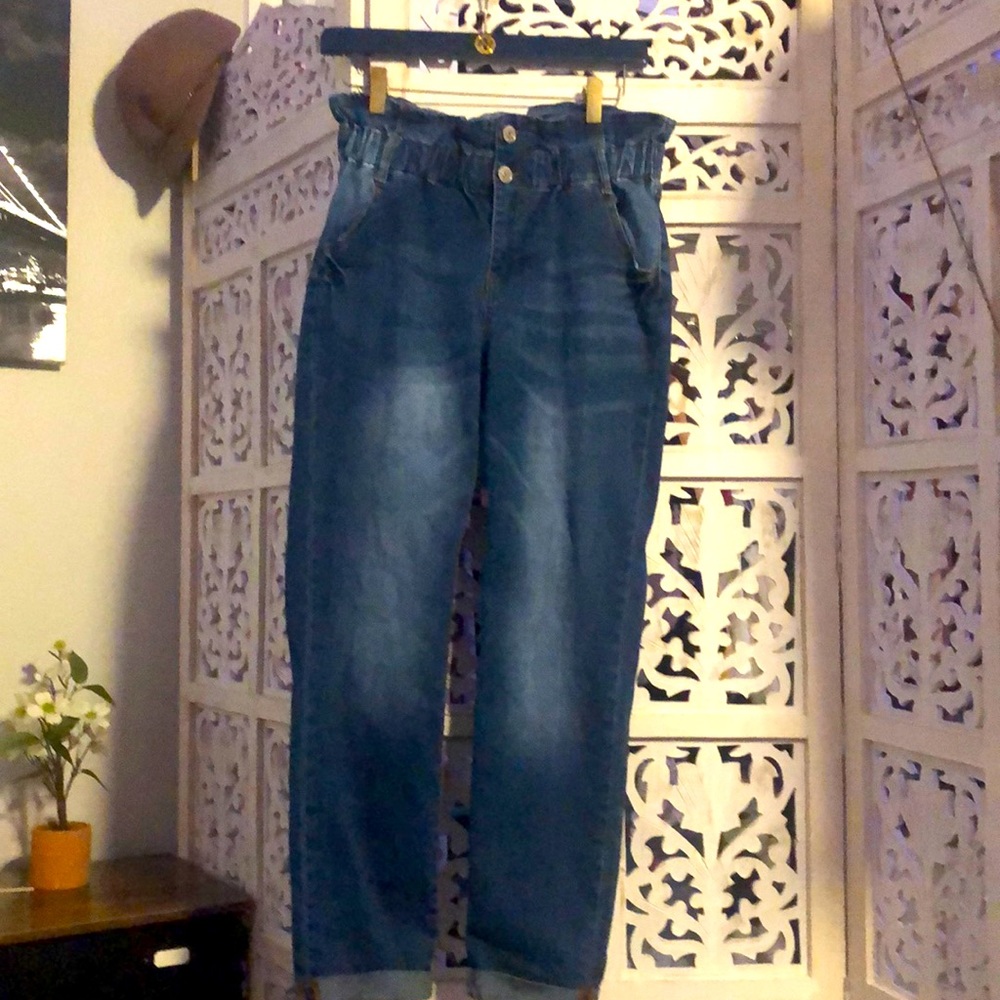 Almost Famous sz M jeans. perfect condition. - Picture 1 of 3